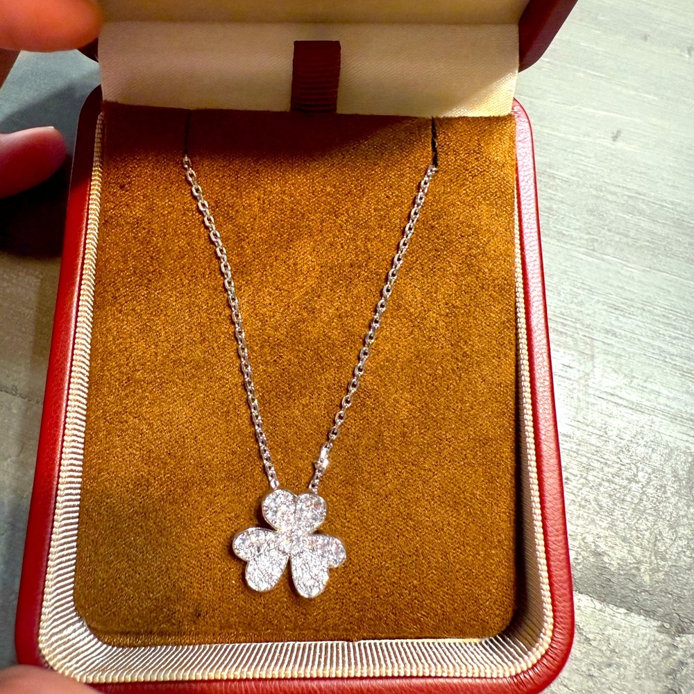 Lab grown diamonds- Clover Pendant Necklace